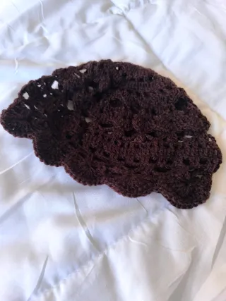 Gorro crochet hecho a mano marrón
