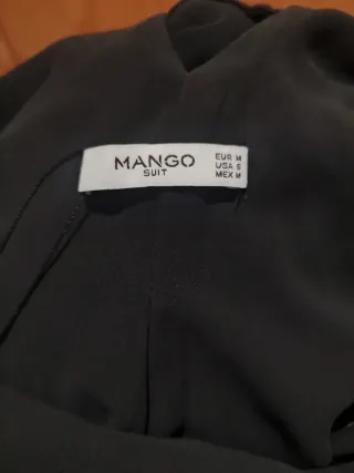 Vestido midi negro con abertura