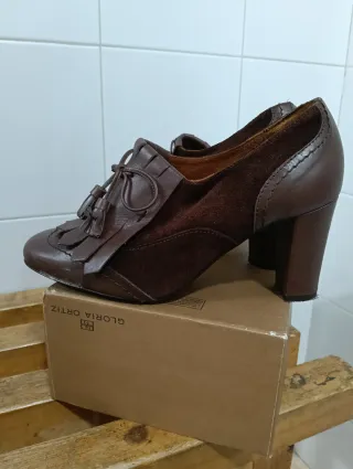 Scarpe in pelle marrone Gloria Ortiz