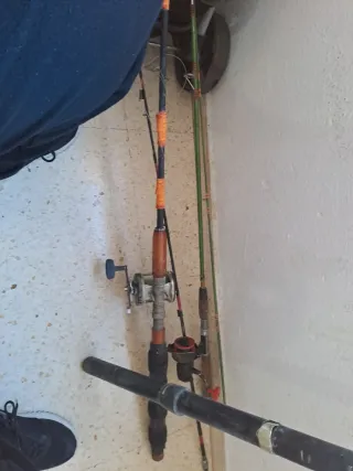 Caña de pescar con carrete