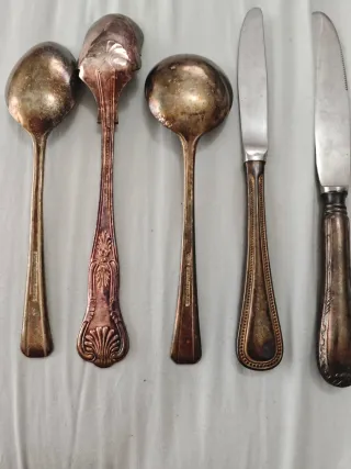 Set de cubiertos metálicos vintage