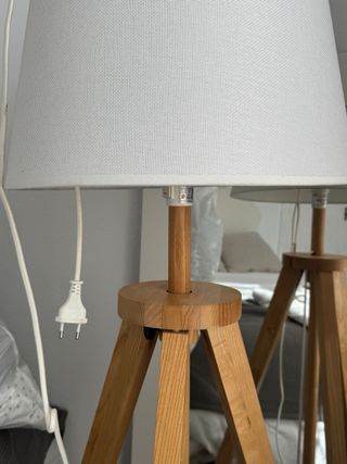 Lámpara de pie de madera y tela