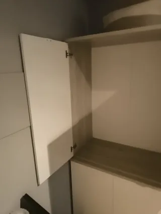 Armario blanco y beige