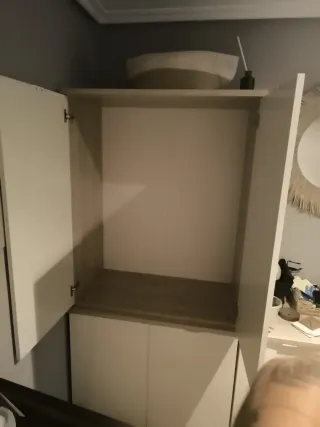 Armario blanco y beige