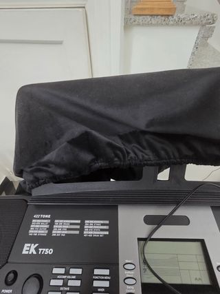 Teclado Electrónico EK T750 + accesorios