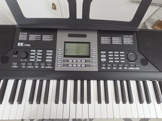 Teclado Electrónico EK T750 + accesorios
