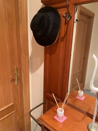 Mueble recibidor madera con espejo