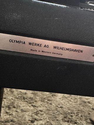 Máquina de escribir Olympia Vintage Alemana