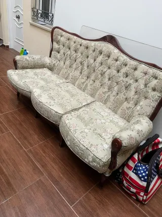 Sofá de tela con diseño floral