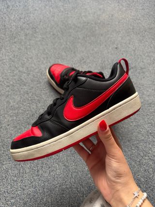 Zapatillas Nike Negras y Rojas