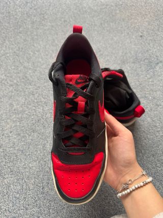 Zapatillas Nike Negras y Rojas