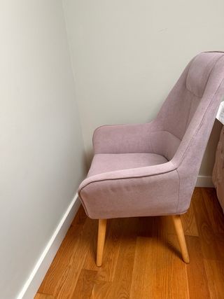 Sillón Kave Home tela y madera