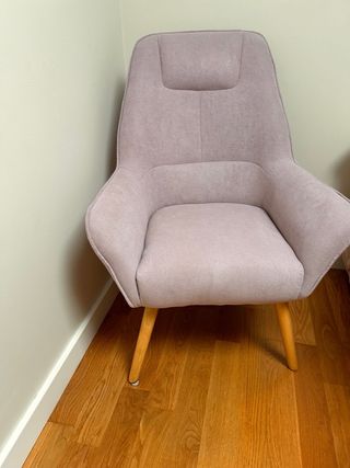 Sillón Kave Home tela y madera