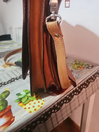 Maletín piel marrón con llave