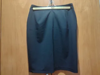 Falda negra con drapeado