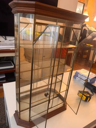 Vitrina expositora cristal, latón y madera