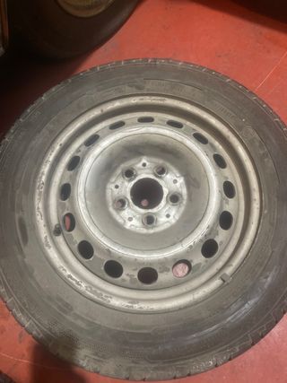 Llantas Mercedes Vito con Neumático