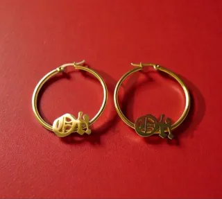 Pendientes Oí! dorados