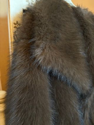 Abrigo pelo sintético Stradivarius marrón