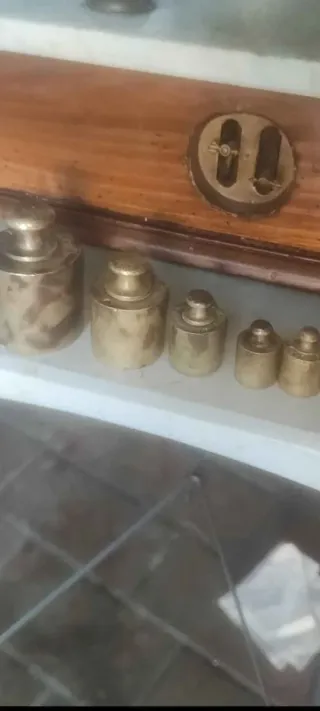 Balanza antigua madera y latón