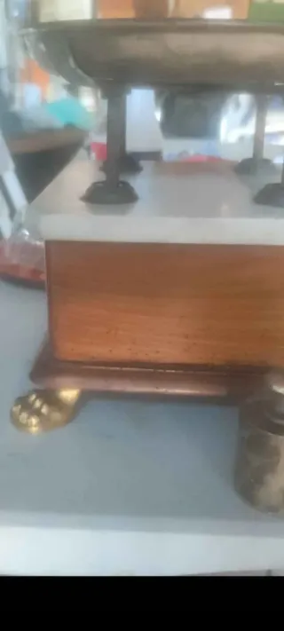 Balanza antigua madera y latón