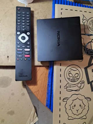 TV Box Nokia 8000 con Mando y Cables