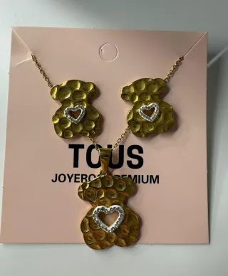 Conjunto precioso de colgante y pendientes