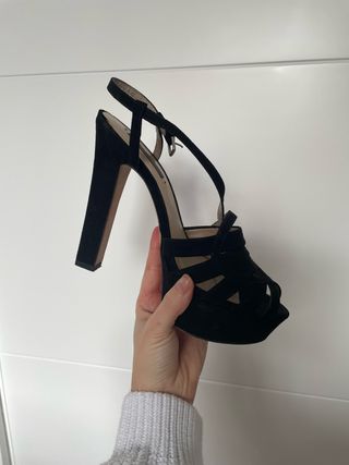 Sandalias tacón Zara negras