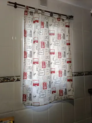 Cortina de cocina beige y roja