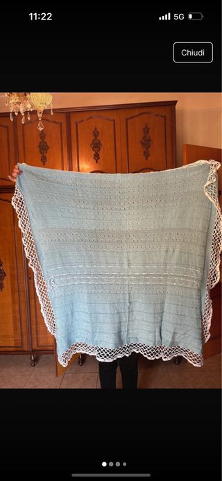 Copertina neonato azzurra con bordo bianco