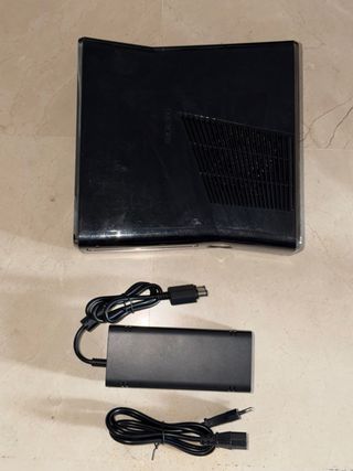 Xbox 360 Negra + 5 Juegos