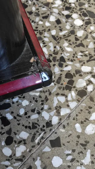 Mueble TV Negro y Rojo