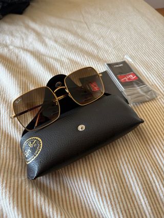 Gafas de Sol Ray-Ban Cuadradas Marrones y Doradas