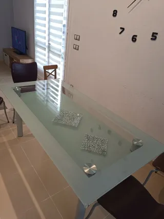 Mesa cristal y 6 sillas comedor