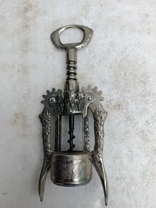 Antico cavatappi in metallo