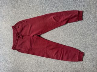 Pantalones chándal granates con logo