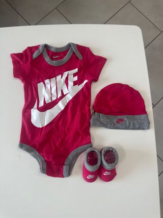 Completo Nike neonato 6-12 mesi