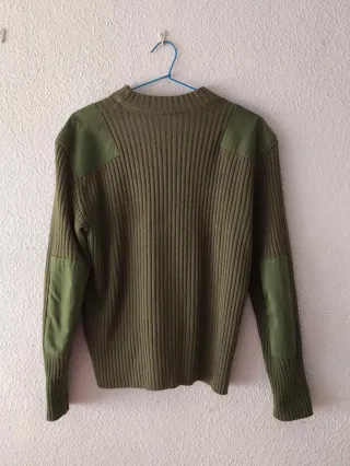 Jersey verde militar con parches