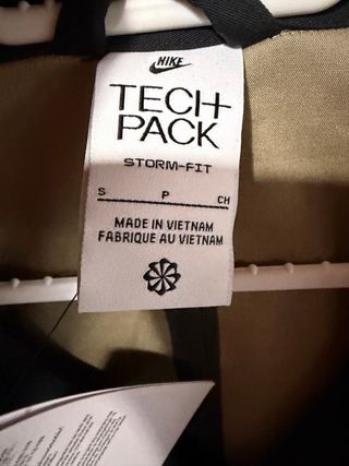 Chaqueta Nike Storm-Fit Tech Pack Negra