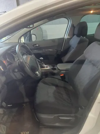 Peugeot 3008 2011