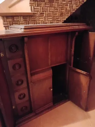 Mueble bar madera y cristal