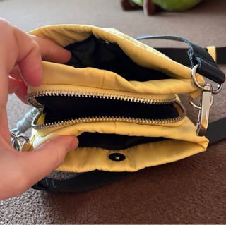 Bolsito Parfois Amarillo