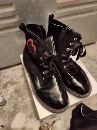 Botas niña negras con corazón