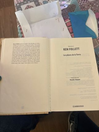 Los pilares de la Tierra (Best Seller) (Spanish...