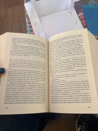 Los pilares de la Tierra (Best Seller) (Spanish...