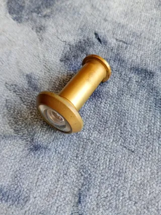 Mirilla de bronce para puerta