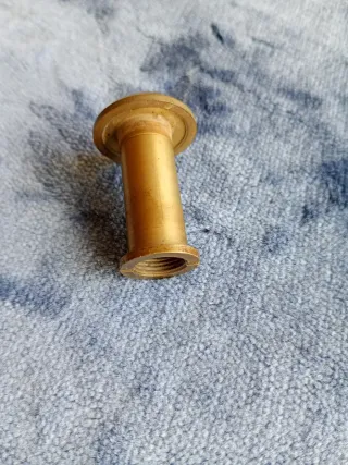 Mirilla de bronce para puerta