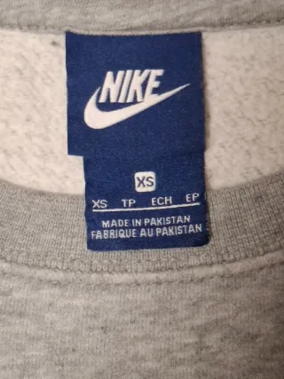 Sudadera Nike gris básica logo vintage