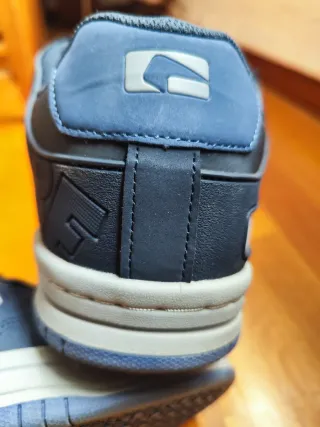 Zapatillas Globe Azul Marino y Gris