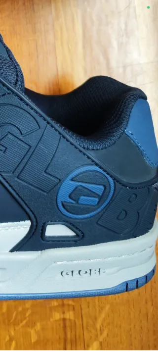 Zapatillas Globe Azul Marino y Gris